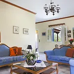 Vakantiehuis Tzivras & *