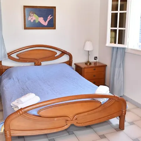 Ferienhaus Tzivras & *