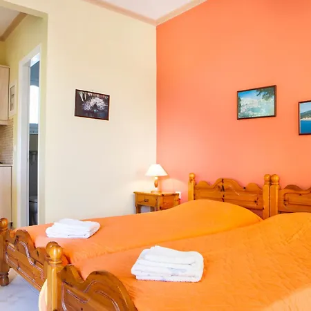 Tzivras & Ferienhaus Lassi (Kefalonia)