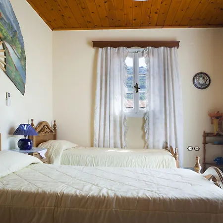 Tzivras Villa&apartments