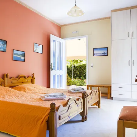 Tzivras Villa&apartments