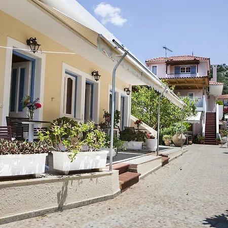 Ferienhaus Tzivras & *