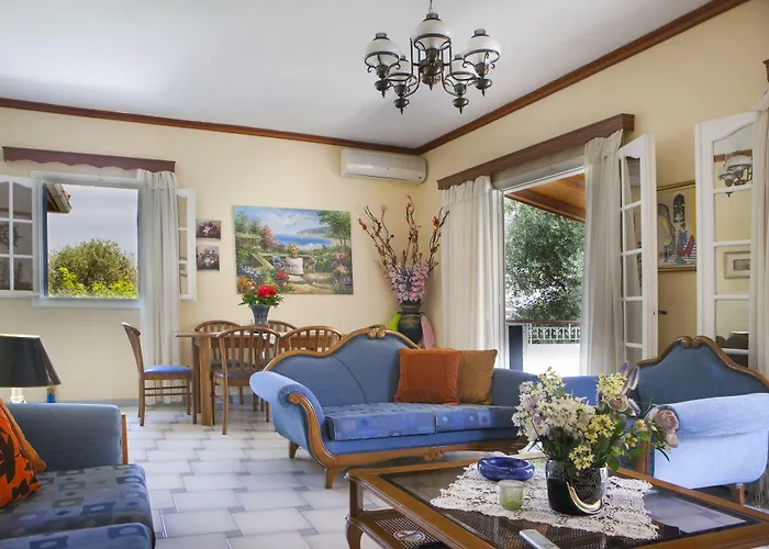 Tzivras & Holiday home *