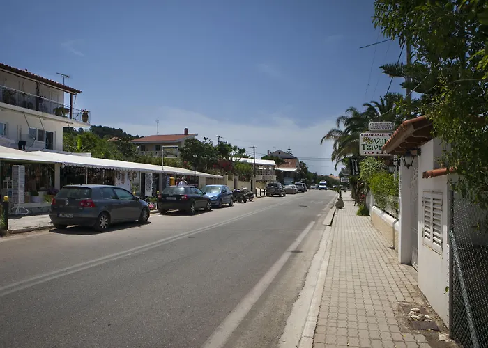Tzivras & Holiday home Lassi (Kefalonia)